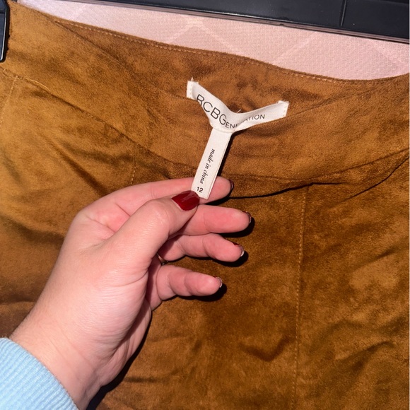 Chestnut suede mini skirt! - Picture 3 of 4